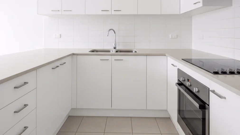 Spotless kitchen after bond clean